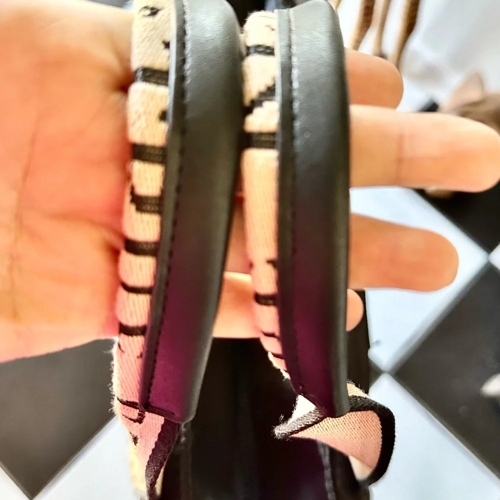 True religion quitted tote new with tags. Comes with a free designer gift - Picture 6 of 6